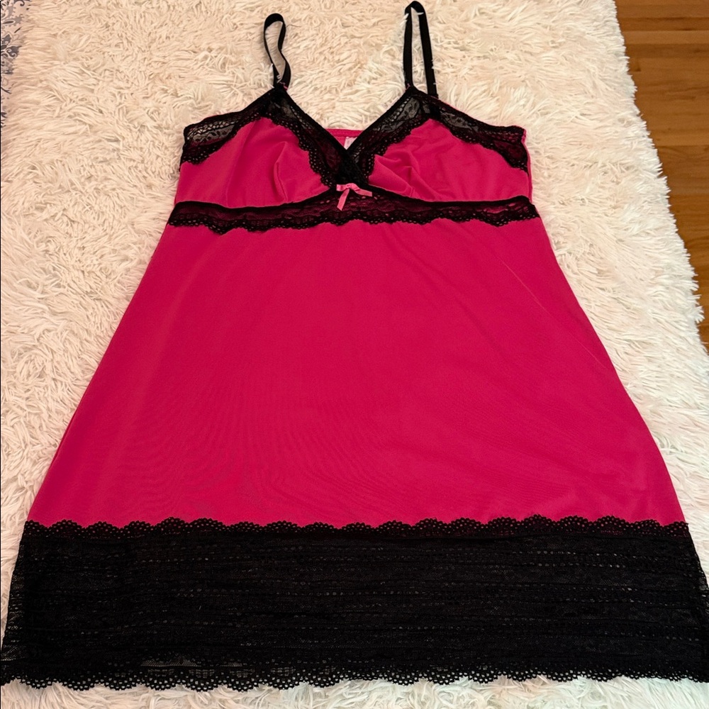 Delta Burke Hot Pink and Black Lace Nightgown